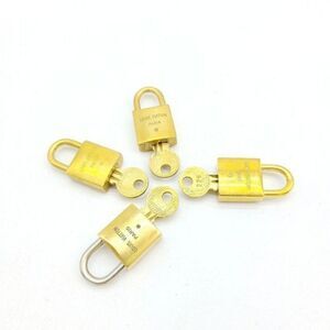 One Louis Vuitton Key Set